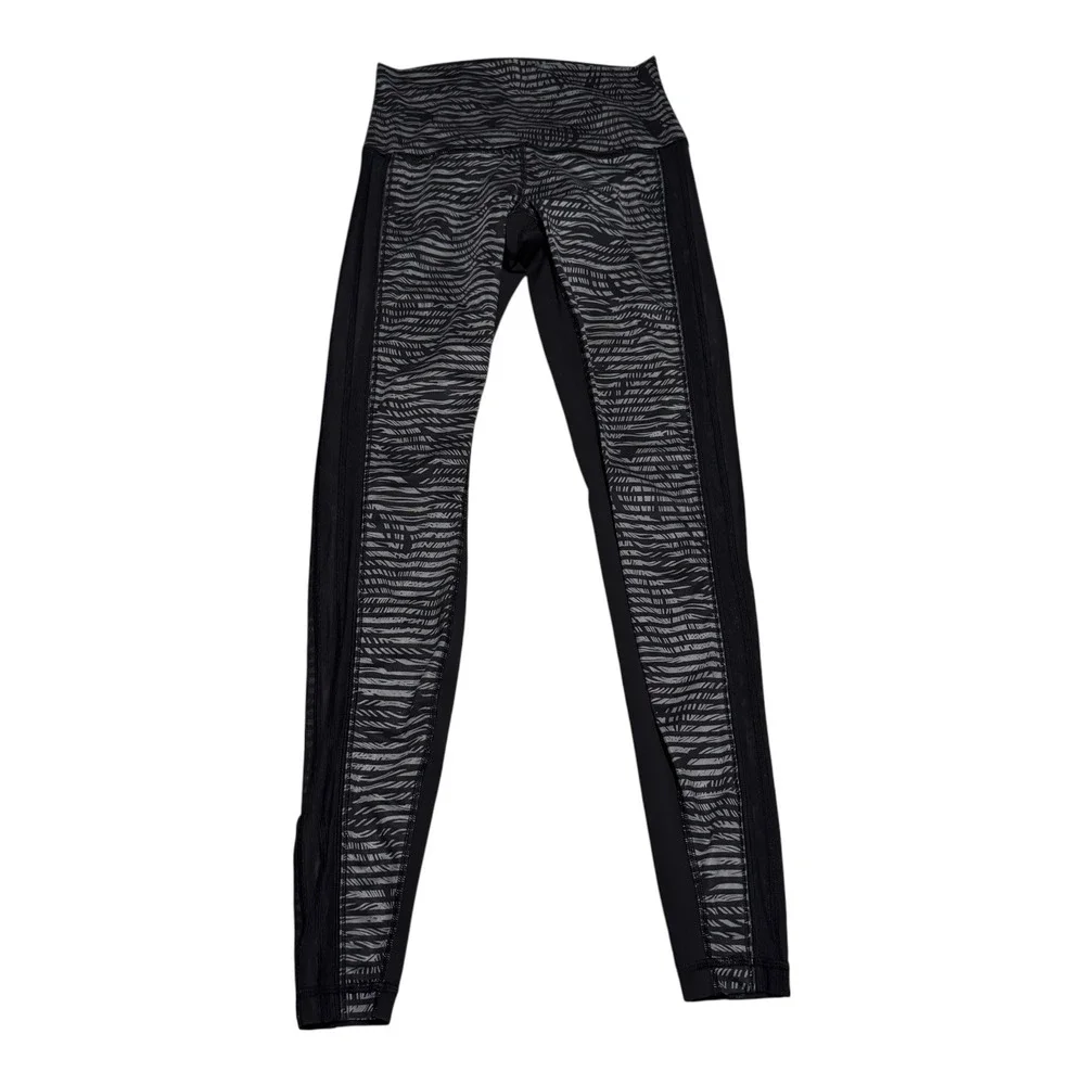 Lululemon Striped‎ Gray Black Zebra Legging Athletic Yoga Pants Women's 26 Waist